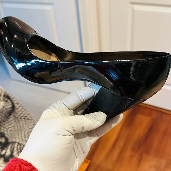 Vince Camito Elegant Black Patent Leather Heels. - Picture 12 of 13